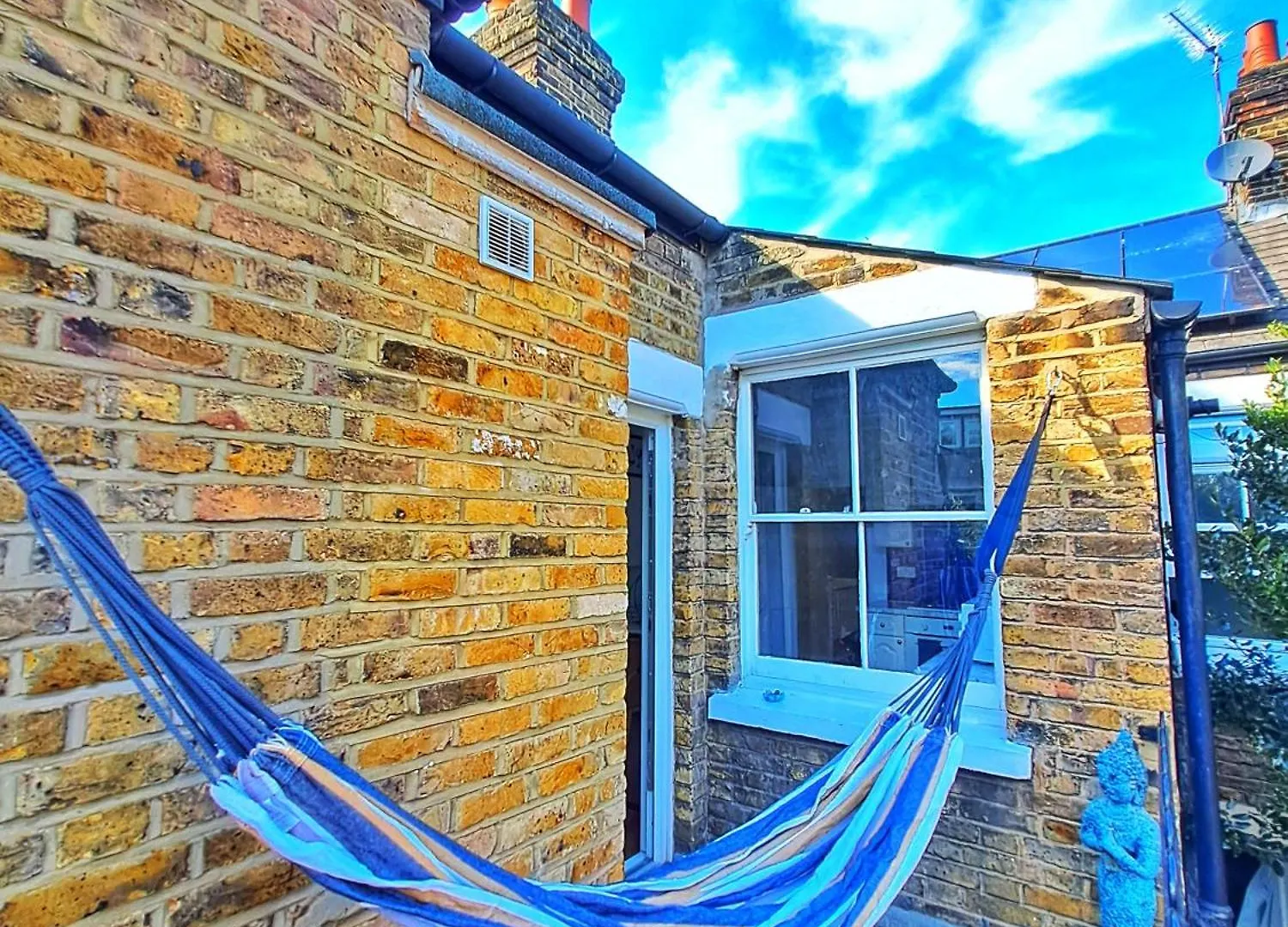 Elephant & Castle 2 Bed Hammock Hangout contacts